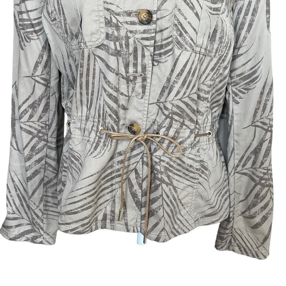 White House Black Matket Women’s Palm Print UtilityJacket Size 6 Roll Tab Sleeve - Picture 4 of 10